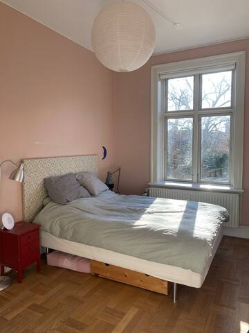 Central og hjemlig lejlighed gallery image 4