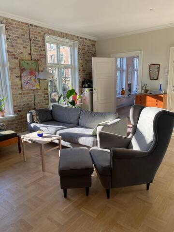 Central og hjemlig lejlighed gallery image 3