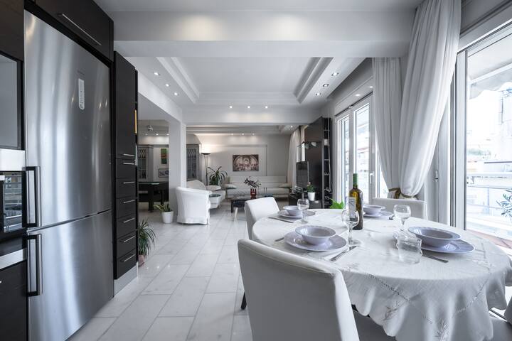 Horizon Apartment by Luxlikehome gallery image 3