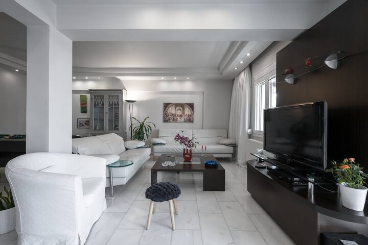 Horizon Apartment by Luxlikehome gallery image 4