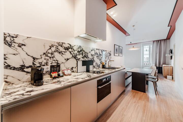 Soho Boutique 2 Bedrooms Apartment gallery image 2