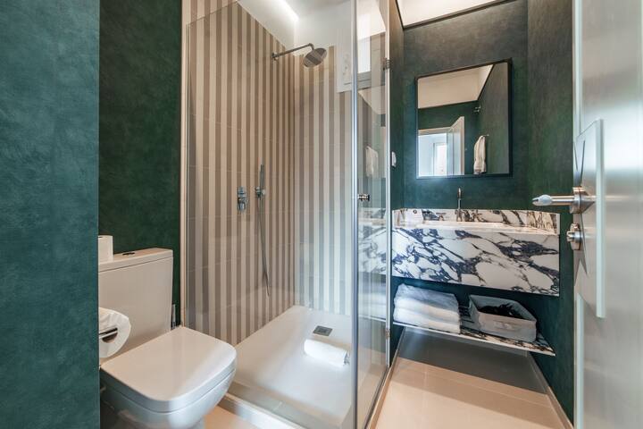 Soho Boutique 2 Bedrooms Apartment gallery image 5