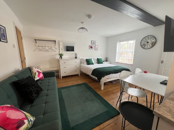 Stylish Studio | Sleeps 4 | Hathern - Loughborough
