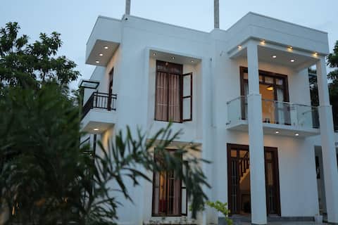 Hide Hiriketiya Villa - 4BR