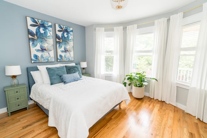 Спална соба 1 со брачен кревет (широк 150-179 см) 