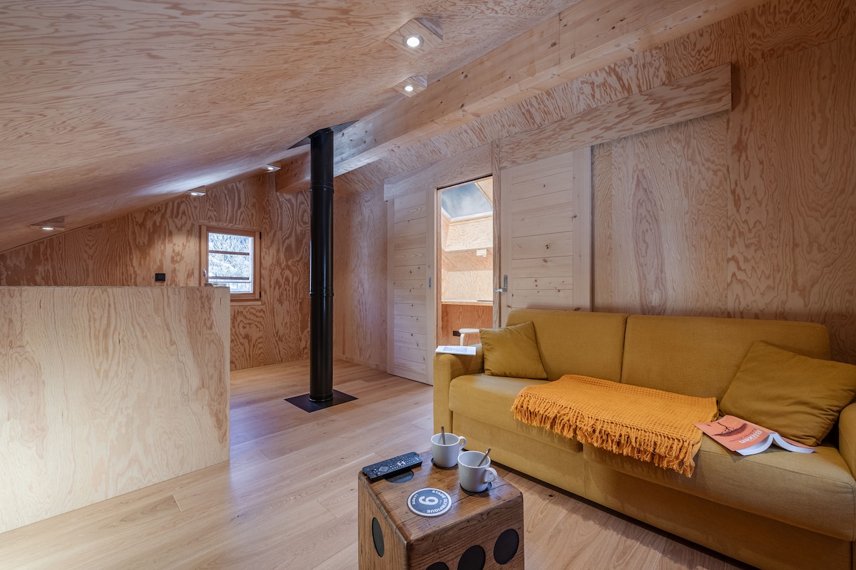 This room  that can be used, as a TV room or extra room, is equipped with a sofa bed, convertible into a double bed 140x190cm on request.