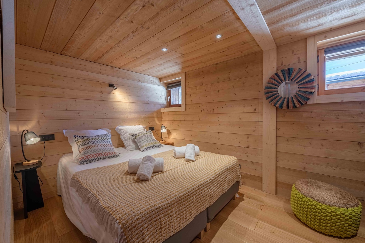 Room  equipped with 2 single beds 80x200cm placed side by side (see photo) or separate on request