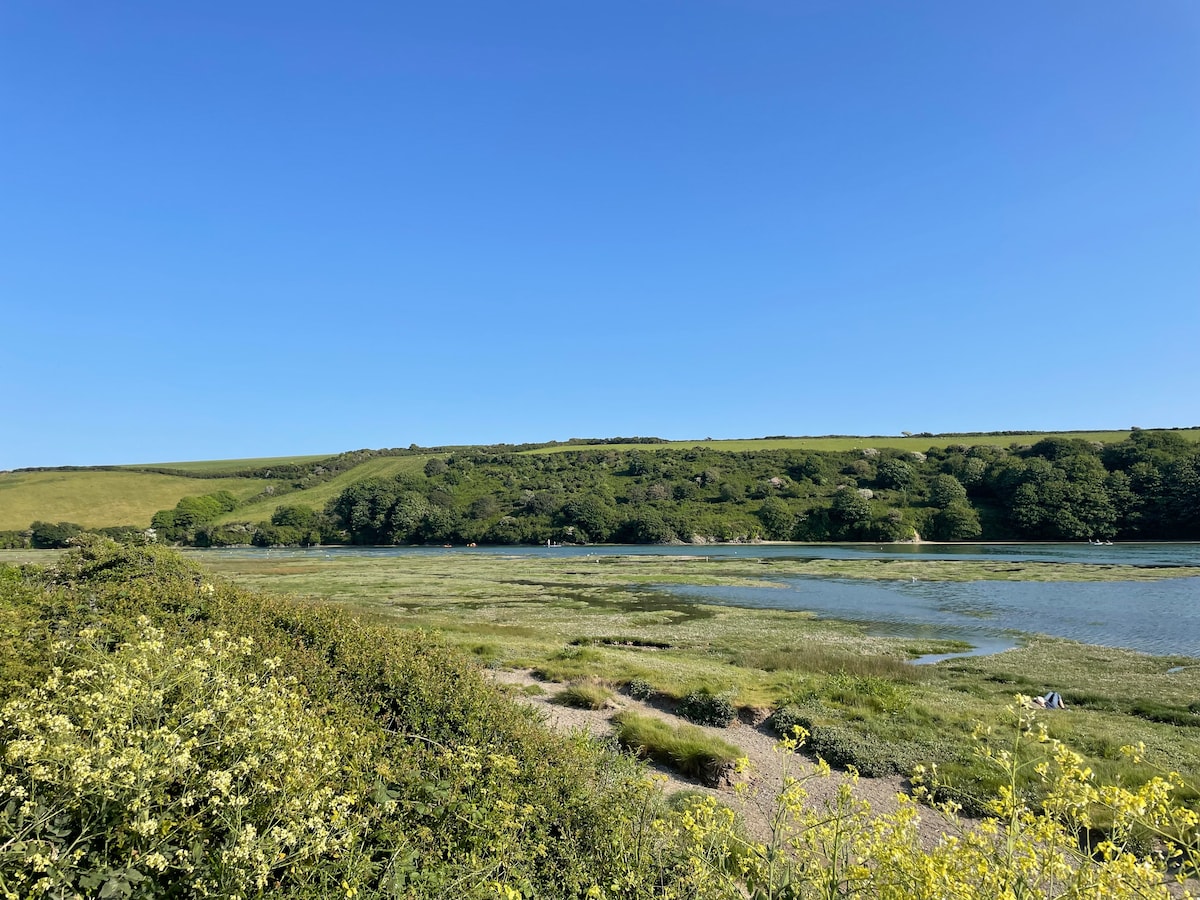 View over the Gannel with nature foot paths to walk along or go horse riding.