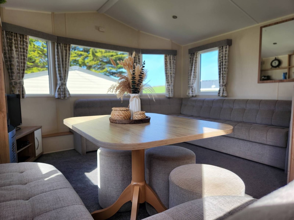 Dining area for guests to take in the scenic views over breakfast.