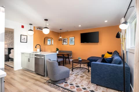 Top Airbnb: By Vanderbilt, Belmont, 3 mi Downtown + Parking in Nashville Davidson Metropolitan Government (Balance)