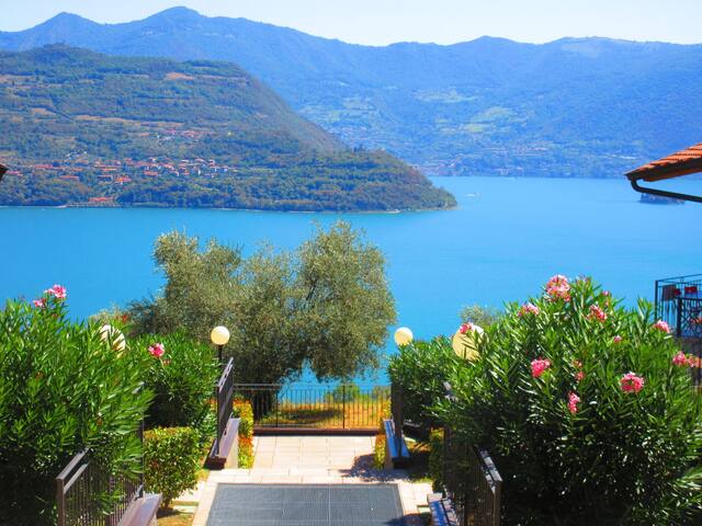 Casa Lago – Luxury apartment. Large swimming pool. gallery image 3