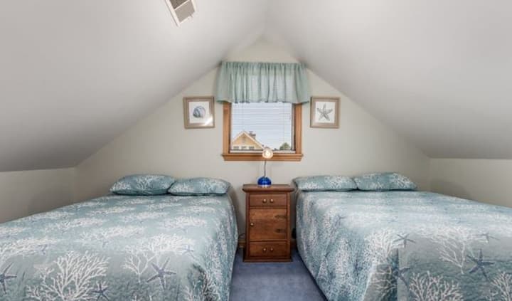 2nd Floor Bedroom - 2 full beds