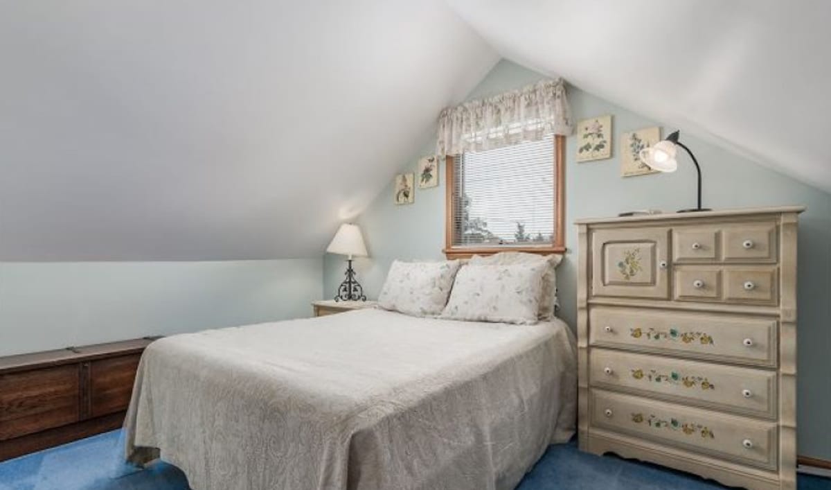 Dormitorio en el segundo piso - Cama doble tamaño queen