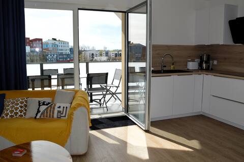 Between Beach and Ports: Le 49, with 4-star balcony