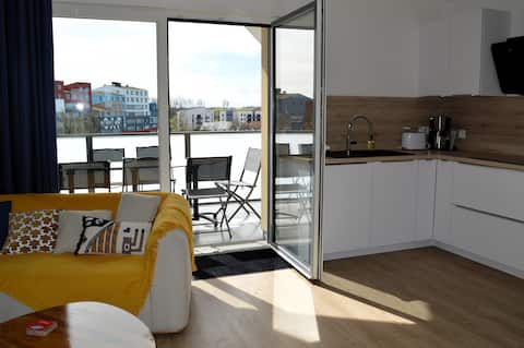 Top Airbnb: Between Beach and Ports: Le 49, with 4-star balcony in Courseulles Sur Mer