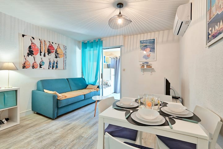 Jardin, Parking Et Plage De Portissol - Sanary-sur-Mer