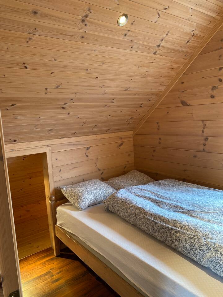 Soverom 1 i 2etg.
Loft adicional con posibilidad de espacio de alojamiento adicional