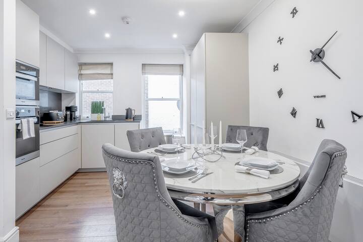 The Royal Sheperd / 2Bed 2Bath gallery image 4