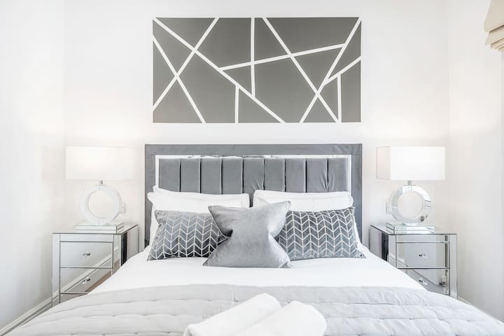 The Royal Sheperd / 2Bed 2Bath gallery image 3