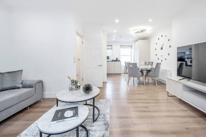 The Royal Sheperd / 2Bed 2Bath gallery image 5