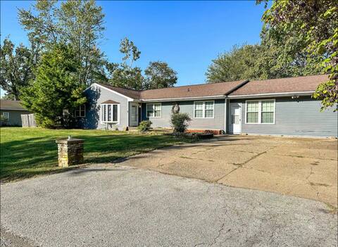 Huge Nauvoo house | Sleeps 18+