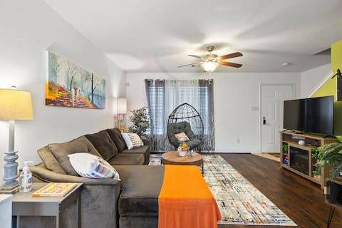 Top performing Airbnb: The Oaks at Burnell – Private Houston Home in Greater Greenspoint