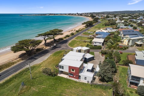Blue Sea - Beachfront Escape