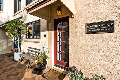 Top Airbnb: Coopers Cottage Battery Point in Battery Point