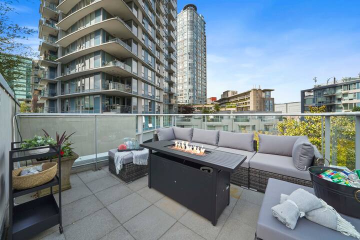 Private Rooftop l Spacious 3 Bed/2.5 Bath Townhome gallery image 5
