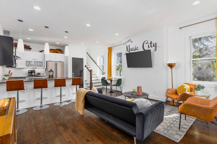 TWO Adjacent Homes in 12 South, Belmont -Sleeps 20 gallery image 3