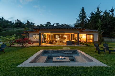 Beautiful Finca en Llanogrande with the Best View!