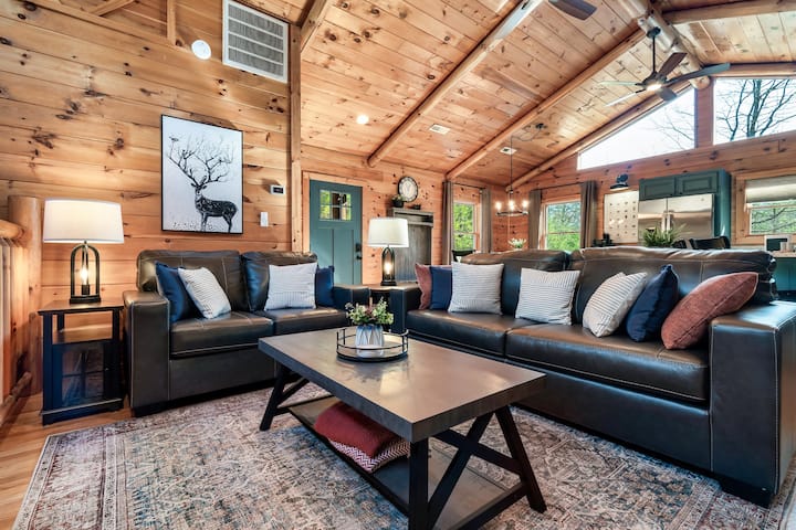Smoky Mountain Cabin-hot Tub, Game Room, Sleeps 8 - Pigeon Forge, TN