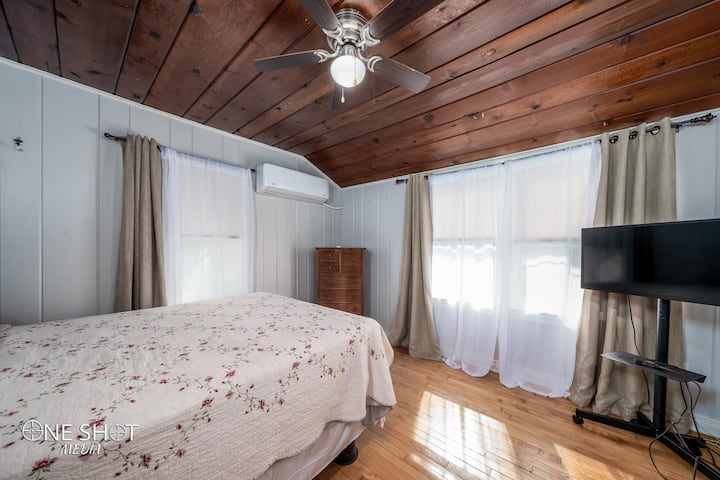 ห้องนอนพร้อมทีวีบนรถเข็น