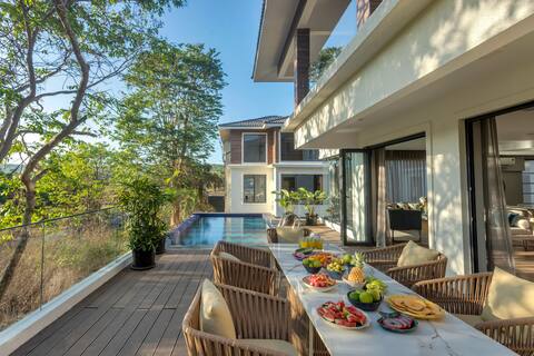 Villa Polaris by Hireavilla, 4BR w Pvt Heated Pool