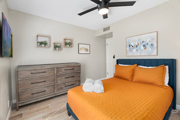 Bedroom #3 - Full bed w/ smart TV