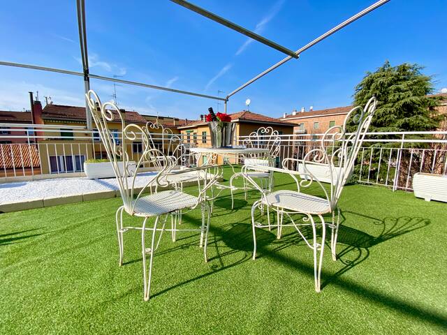 Attico Costa 17 [5 minuti a piedi dalla stazione] gallery image 3