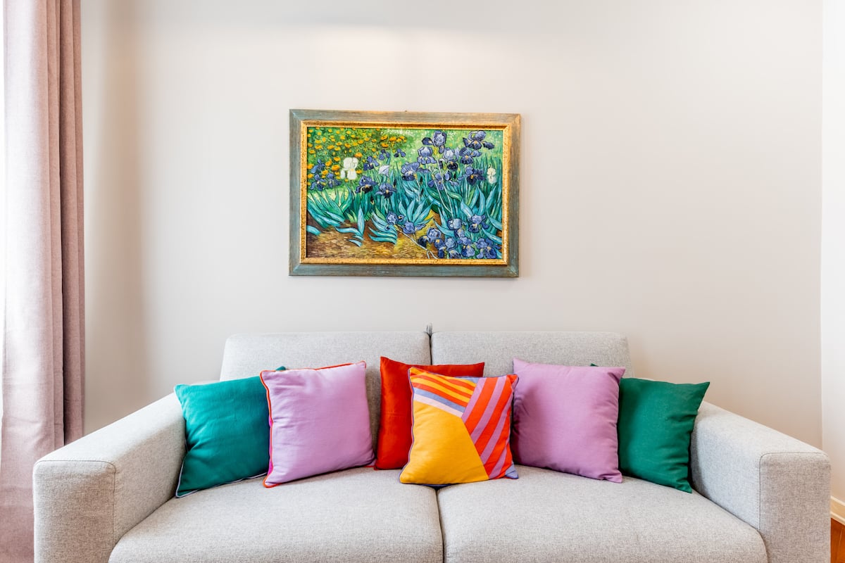 Elegant Vatican apartment on Via Giuseppe Mazzini, 5 minutes from Ottaviano Metro A and 10 minutes from the Vatican
