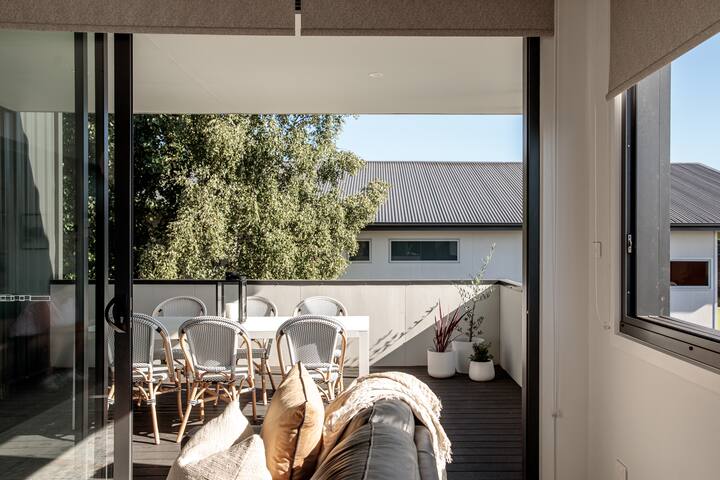 Spacious Launceston Retreat – Perfect for groups! gallery image 4