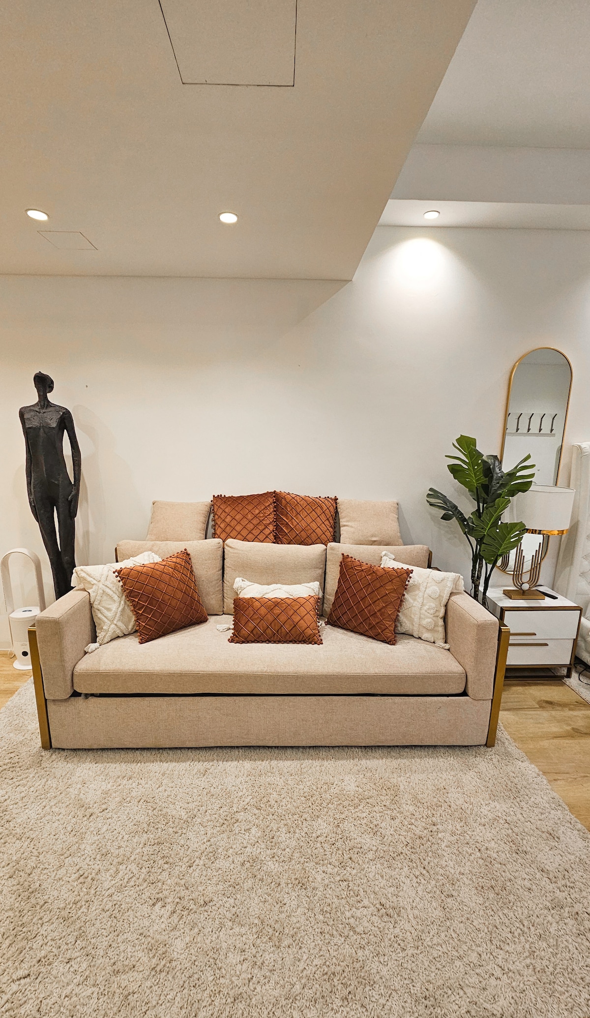 Successful Airbnb property: UG new build apartment (pool+gym+sauna can be booked separately) in Obersendling