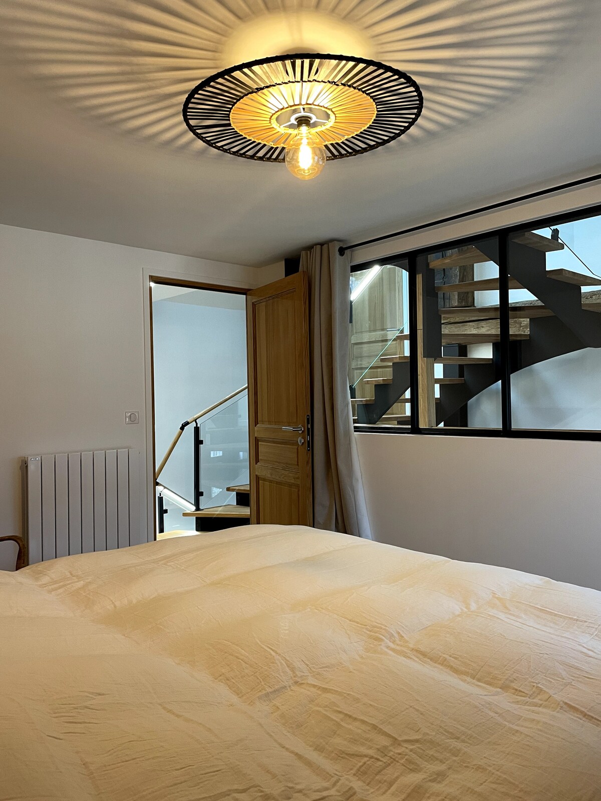 Dhoma e gjumit 1: 
14m2 e konvertueshme në dy krevate tek me 90 ose një krevat dopio 180 cm.