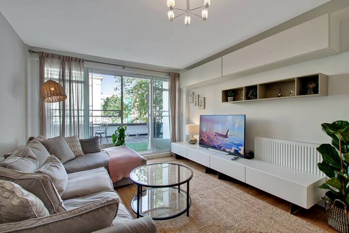 Fantastic Central Chelsea 3 Bed with Roof Terrace