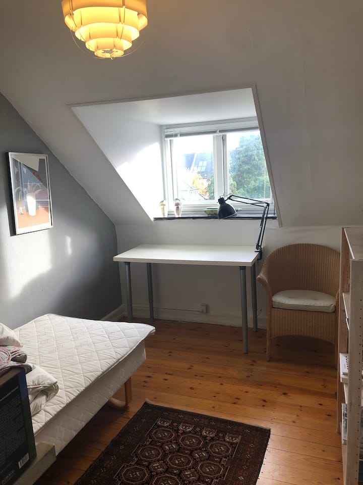 Dormitorio individual en el segundo piso