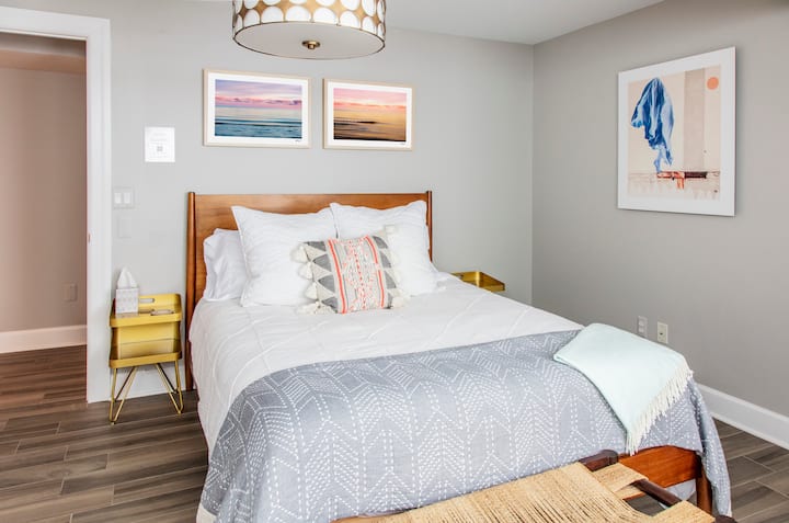 Wake up to breathtaking city views in this cozy queen bed.