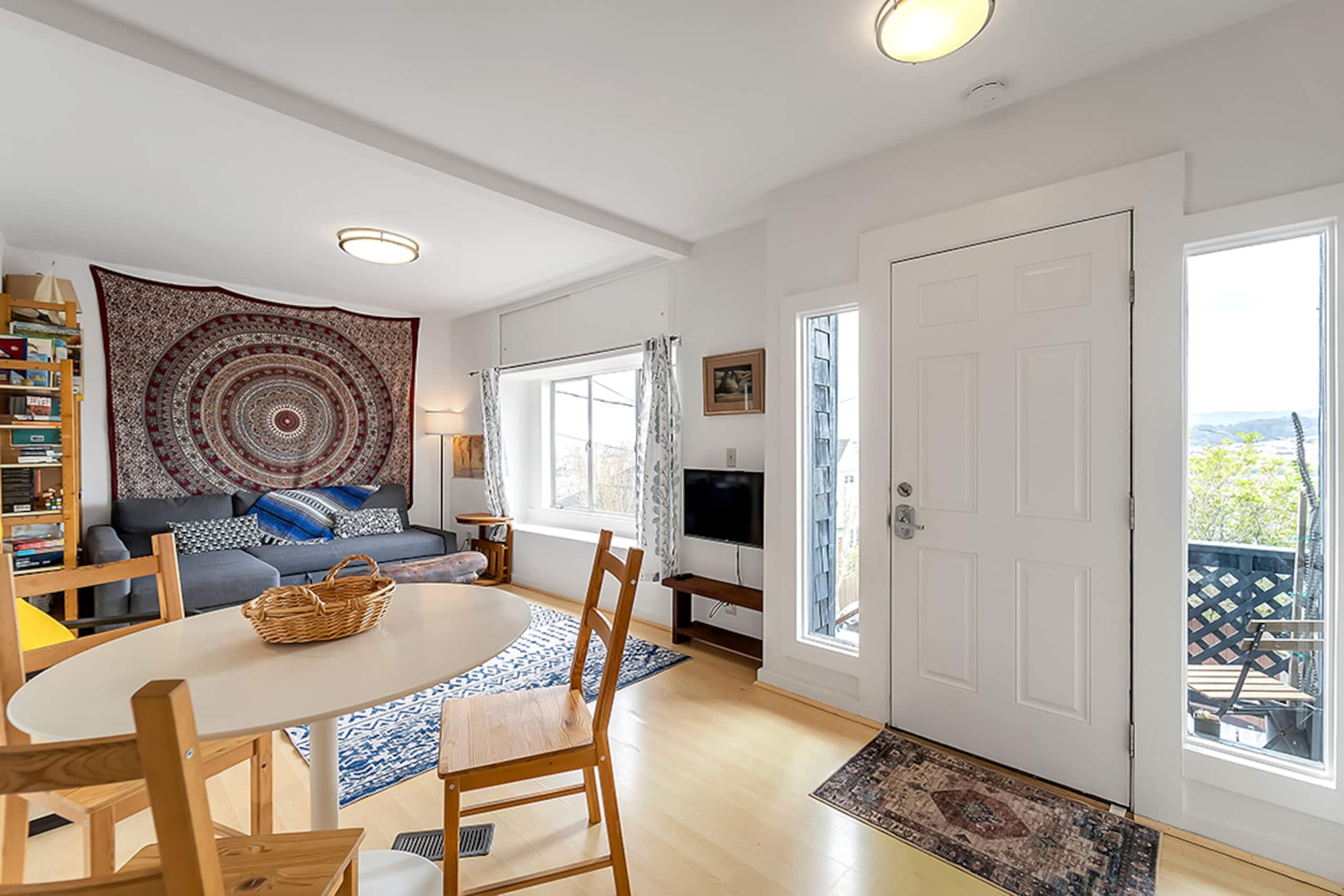 Home in San Francisco · ★4.72 · 1 bedroom · 2 beds · 1 bath - Image 3