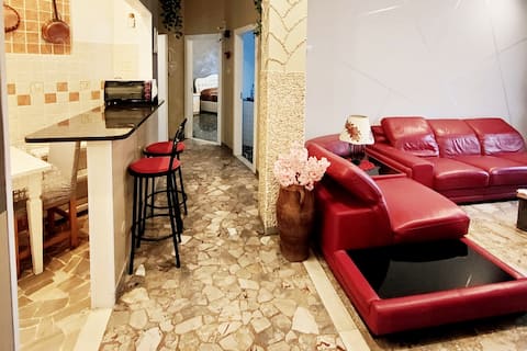 Top Airbnb: Elegant & Spacious Apt | Near Fair & Center Bus in Bologna