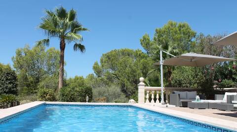 Villa Calmatzo in Santa Ponsa, Close to the Sea, Workation