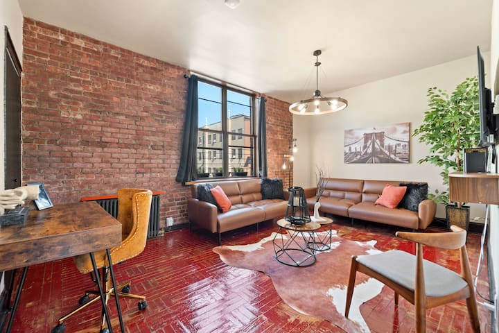 Bushwick Gem – Art-Infused 2BR w/ Rooftop