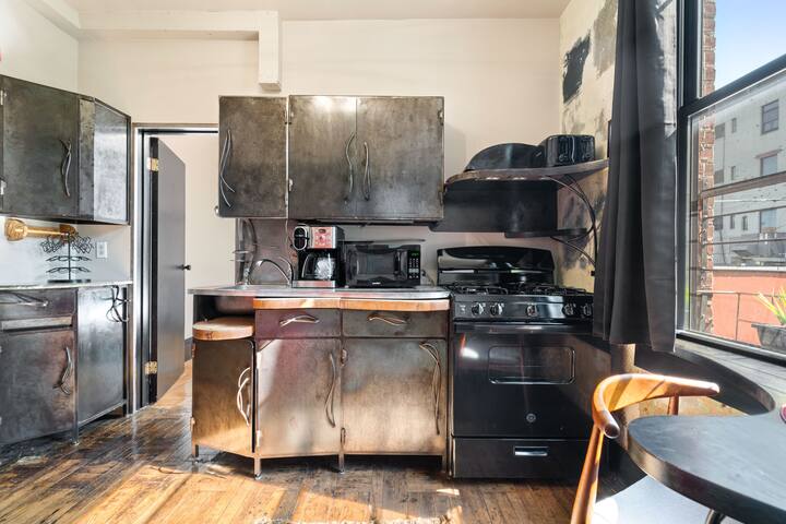 Bushwick Gem – Art-Infused 2BR w/ Rooftop gallery image 4