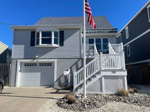 Beautiful home for family getaway, steps 2 beach