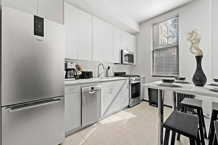 Bushwick 3BR Loft – Rooftop, Group Friendly gallery image 3